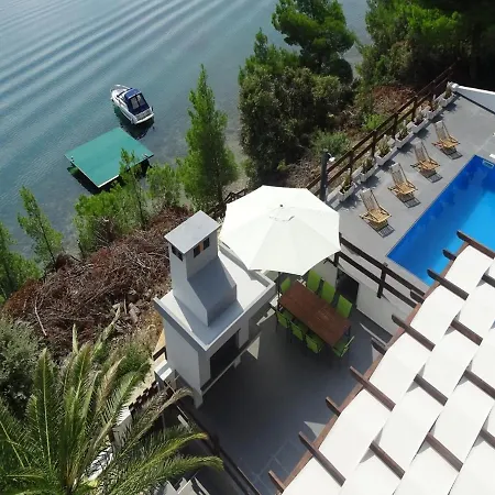 Vakantiehuis Seaside Mit Pool Fur 12 Personen Posedarje