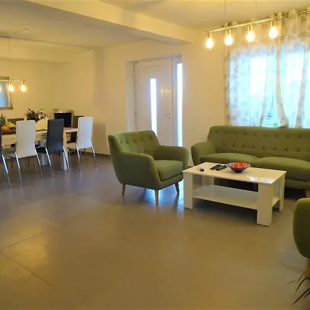 Seaside Mit Pool Fur 12 Personen